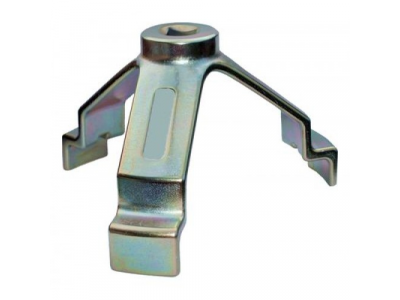 Приспособление для накидной гайки насоса